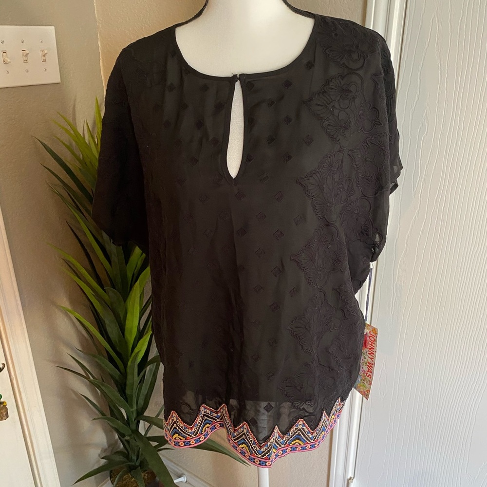 Johnny Was Floral Emroidered Top Size S NWT